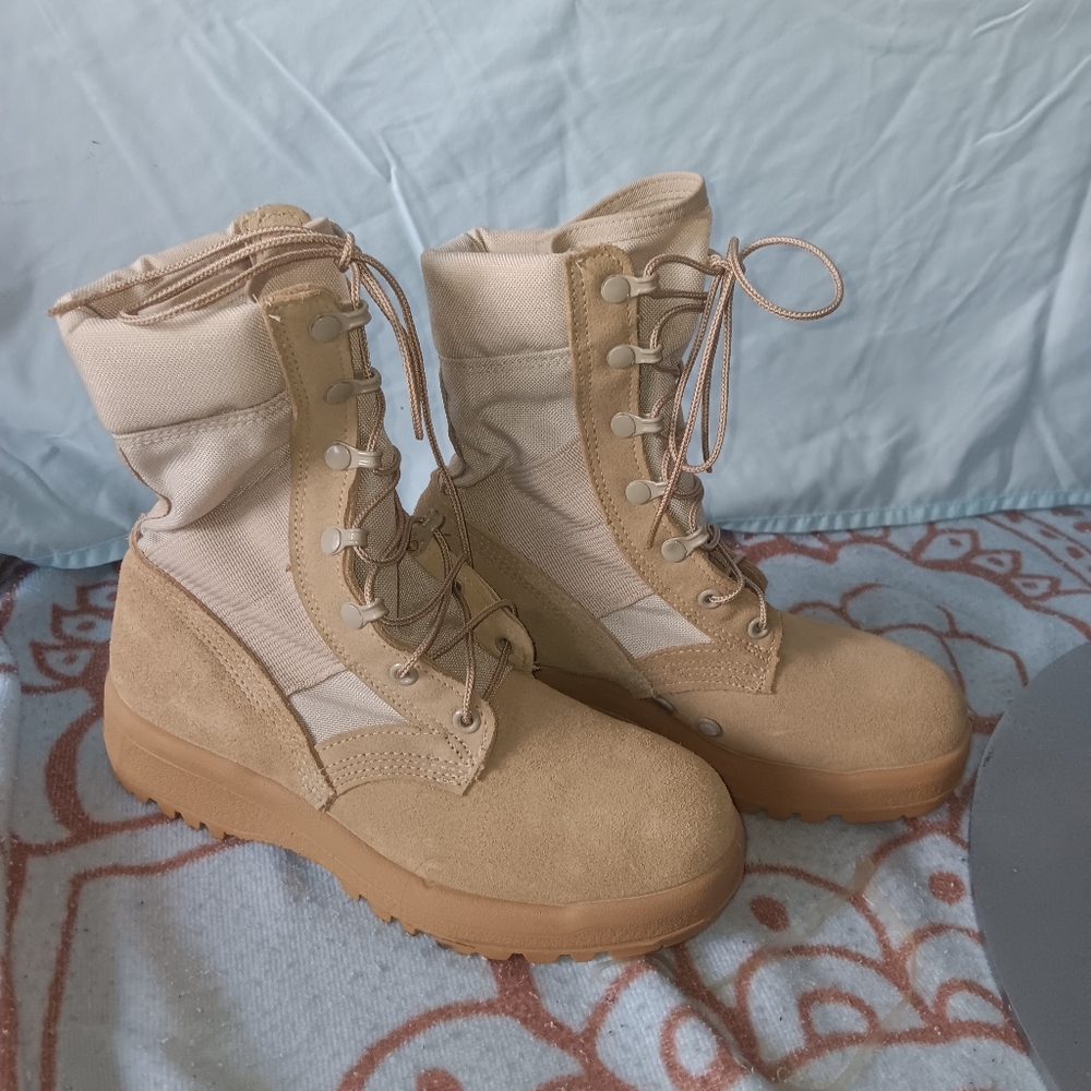 Tan Women's Lace-Up Boots